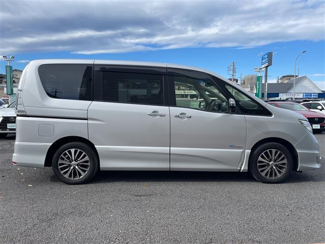セレナ ハイウェイスター　Ｖセレ＋セーフティＩＩ　ＳＨＶ　純正ナビ　両側パワースライドドア　アラウンドビューモニター　衝突軽減システム　フリップダウンモニター　コーナーセンサー前後　クルーズコントロール　ドライブレコーダー　純正アルミホイール　ＥＴＣ（4枚目）