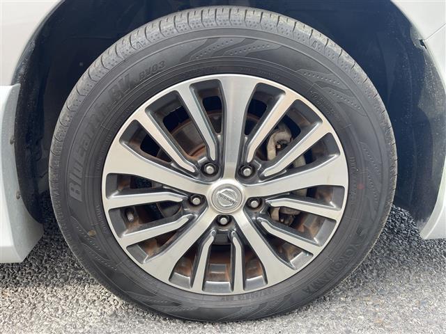 セレナ ハイウェイスター　Ｖセレ＋セーフティＩＩ　ＳＨＶ　純正ナビ　両側パワースライドドア　アラウンドビューモニター　衝突軽減システム　フリップダウンモニター　コーナーセンサー前後　クルーズコントロール　ドライブレコーダー　純正アルミホイール　ＥＴＣ（16枚目）