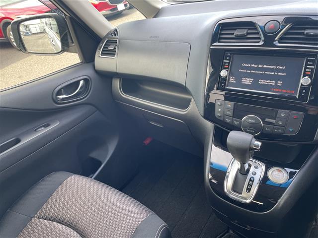 セレナ ハイウェイスター　Ｖセレ＋セーフティＩＩ　ＳＨＶ　純正ナビ　両側パワースライドドア　アラウンドビューモニター　衝突軽減システム　フリップダウンモニター　コーナーセンサー前後　クルーズコントロール　ドライブレコーダー　純正アルミホイール　ＥＴＣ（23枚目）