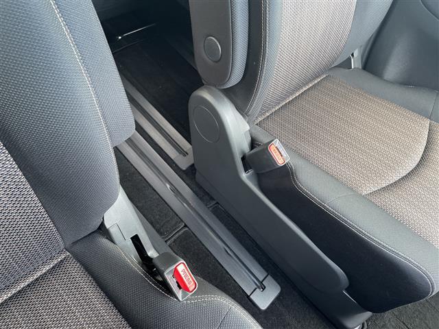 セレナ ハイウェイスター　Ｖセレ＋セーフティＩＩ　ＳＨＶ　純正ナビ　両側パワースライドドア　アラウンドビューモニター　衝突軽減システム　フリップダウンモニター　コーナーセンサー前後　クルーズコントロール　ドライブレコーダー　純正アルミホイール　ＥＴＣ（27枚目）