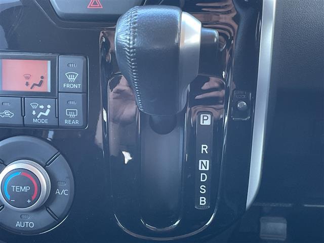 タント カスタムＲＳ　ＳＡ　社外ナビ　両側パワースライドドア　フリップダウンモニター　アイドリングストップ　プッシュスタート　ＬＥＤヘッドライト　オートライト　純正アルミホイール　電動格納ミラー　ＥＴＣ　横滑り防止装置（11枚目）