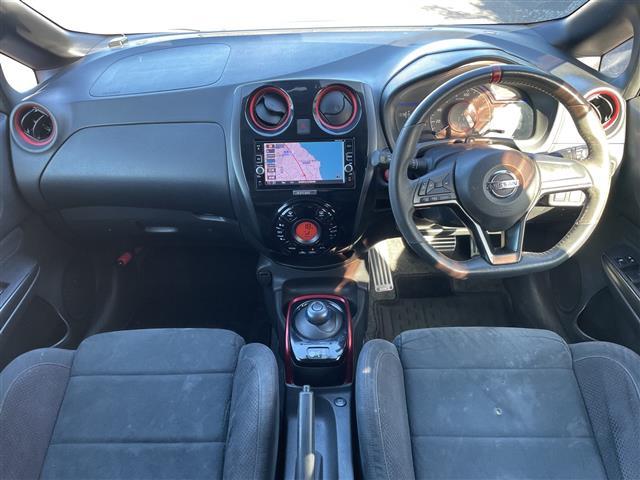 ノート ｅ－パワー　ニスモ　純正ナビ　衝突軽減システム　バックカメラ　レーンキープアシスト　ＥＴＣ　ＬＥＤヘッドライト　プッシュスタート　オートライト　ドライブレコーダー前後　純正アルミホイール　電動格納ミラー　　横滑り防止装置（2枚目）