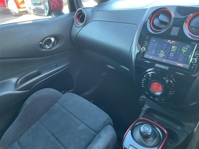 ノート ｅ－パワー　ニスモ　純正ナビ　衝突軽減システム　バックカメラ　レーンキープアシスト　ＥＴＣ　ＬＥＤヘッドライト　プッシュスタート　オートライト　ドライブレコーダー前後　純正アルミホイール　電動格納ミラー　　横滑り防止装置（23枚目）