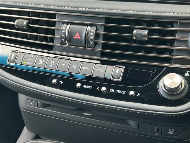 LS LS500h バージョンL 純正ナビ 本革シート 衝突軽減 禁煙車 バック+サイドカメラ 前後クリアランスソナー ETC2.0 4WD LEDヘッドライト レーダークルーズ パワーシート パドルシフト(16枚目)