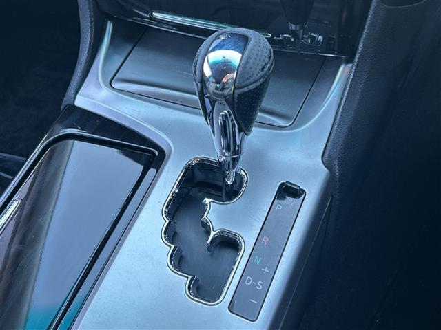 クラウン アスリート　純正ナビ　衝突軽減システム　ＴＲＤエアロ　バックカメラ　レザーシート　クルーズコントロール　パワーシート　シートヒーター　エアシート　ドライブレコーダー　電動チルト　　ＥＴＣ　プッシュスタート（20枚目）