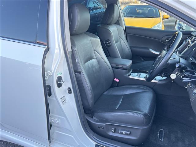 クラウン アスリート　純正ナビ　衝突軽減システム　ＴＲＤエアロ　バックカメラ　レザーシート　クルーズコントロール　パワーシート　シートヒーター　エアシート　ドライブレコーダー　電動チルト　　ＥＴＣ　プッシュスタート（26枚目）