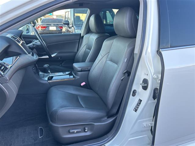 クラウン アスリート　純正ナビ　衝突軽減システム　ＴＲＤエアロ　バックカメラ　レザーシート　クルーズコントロール　パワーシート　シートヒーター　エアシート　ドライブレコーダー　電動チルト　　ＥＴＣ　プッシュスタート（27枚目）