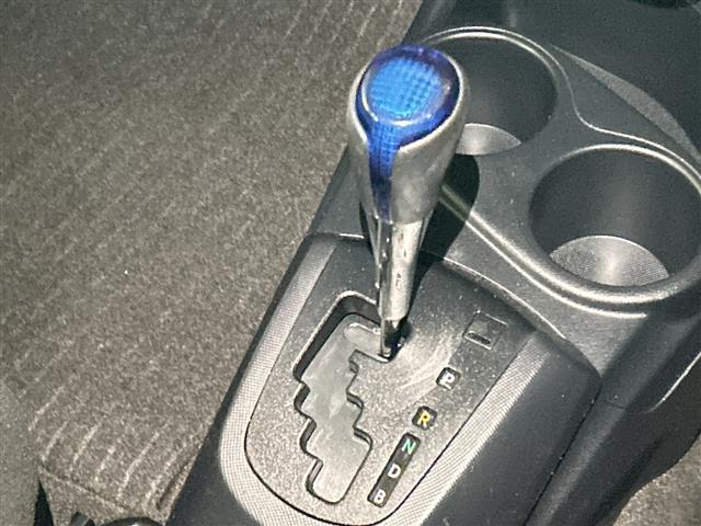 アクア S 衝突軽減システム バックカメラ 15インチSMACKアルミホイール ETC レーンキープアシスト アイドリングストップ 電動格納ミラー プッシュスタート オートマチックハイビーム パワーウィンドウ(5枚目)