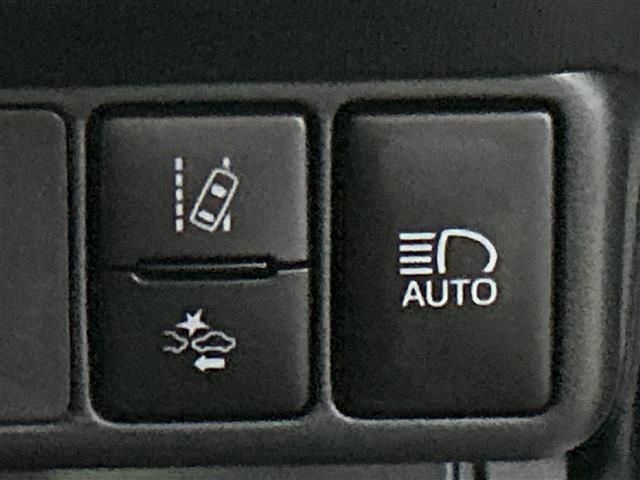 アクア S 衝突軽減システム バックカメラ 15インチSMACKアルミホイール ETC レーンキープアシスト アイドリングストップ 電動格納ミラー プッシュスタート オートマチックハイビーム パワーウィンドウ(10枚目)