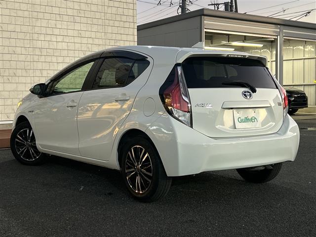 アクア S 衝突軽減システム バックカメラ 15インチSMACKアルミホイール ETC レーンキープアシスト アイドリングストップ 電動格納ミラー プッシュスタート オートマチックハイビーム パワーウィンドウ(32枚目)