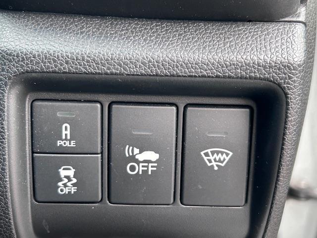 グレイス ハイブリッドLX 純正ナビ バックカメラ 衝突軽減ブレーキ クルーズコントロール 横滑り防止装置 レーダー探知機 ドライブレコーダー 前席シートヒーター LEDヘッドライト オートライト ドアバイザー スマートキー(6枚目)