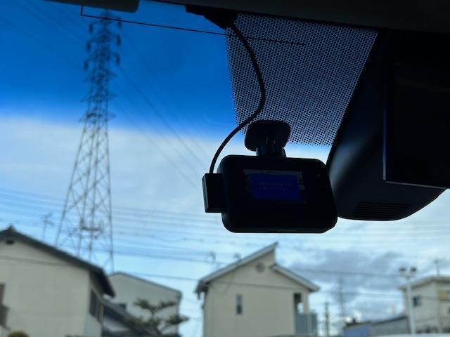 グレイス ハイブリッドLX 純正ナビ バックカメラ 衝突軽減ブレーキ クルーズコントロール 横滑り防止装置 レーダー探知機 ドライブレコーダー 前席シートヒーター LEDヘッドライト オートライト ドアバイザー スマートキー(8枚目)