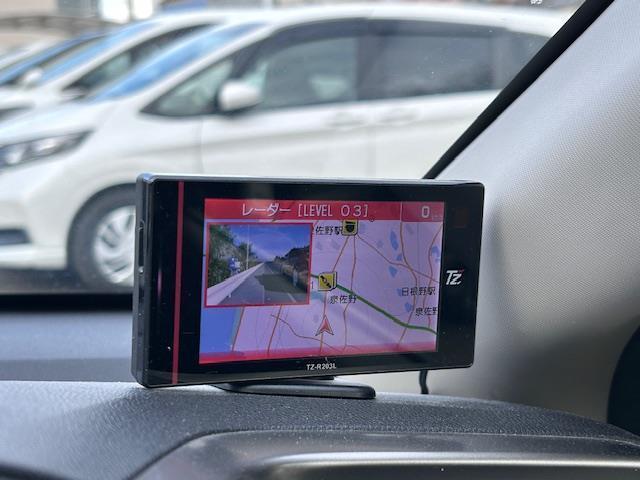 グレイス ハイブリッドLX 純正ナビ バックカメラ 衝突軽減ブレーキ クルーズコントロール 横滑り防止装置 レーダー探知機 ドライブレコーダー 前席シートヒーター LEDヘッドライト オートライト ドアバイザー スマートキー(9枚目)