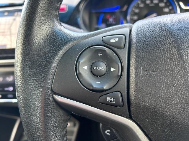 グレイス ハイブリッドLX 純正ナビ バックカメラ 衝突軽減ブレーキ クルーズコントロール 横滑り防止装置 レーダー探知機 ドライブレコーダー 前席シートヒーター LEDヘッドライト オートライト ドアバイザー スマートキー(10枚目)