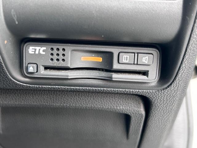 グレイス ハイブリッドLX 純正ナビ バックカメラ 衝突軽減ブレーキ クルーズコントロール 横滑り防止装置 レーダー探知機 ドライブレコーダー 前席シートヒーター LEDヘッドライト オートライト ドアバイザー スマートキー(13枚目)