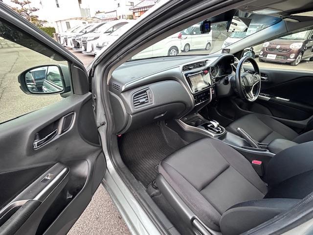 グレイス ハイブリッドLX 純正ナビ バックカメラ 衝突軽減ブレーキ クルーズコントロール 横滑り防止装置 レーダー探知機 ドライブレコーダー 前席シートヒーター LEDヘッドライト オートライト ドアバイザー スマートキー(18枚目)