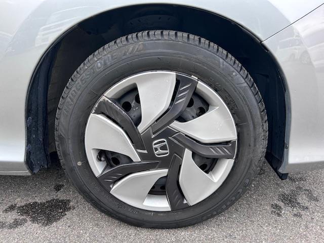 グレイス ハイブリッドLX 純正ナビ バックカメラ 衝突軽減ブレーキ クルーズコントロール 横滑り防止装置 レーダー探知機 ドライブレコーダー 前席シートヒーター LEDヘッドライト オートライト ドアバイザー スマートキー(24枚目)