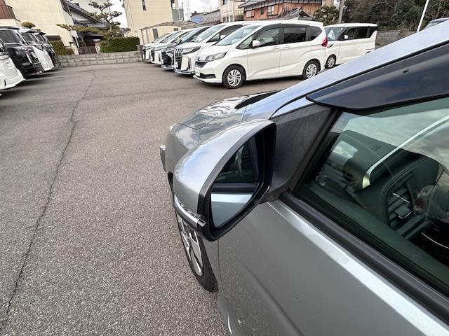 グレイス ハイブリッドLX 純正ナビ バックカメラ 衝突軽減ブレーキ クルーズコントロール 横滑り防止装置 レーダー探知機 ドライブレコーダー 前席シートヒーター LEDヘッドライト オートライト ドアバイザー スマートキー(35枚目)