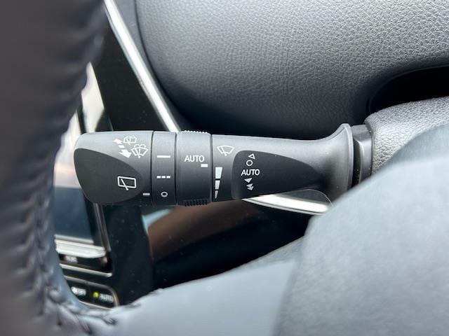 プリウス Ａツーリングセレクション　９インチナビ　フルセグ　Ｂｌｕｅｔｏｏｔｈ　全方位カメラ　レザーシート　シートヒーター　ヘッドアップディスプレイ　パーキングアシスト　ＡＣ１００Ｖ　ブラインドスポットモニター　ＥＴＣ　マット　バイザー（10枚目）