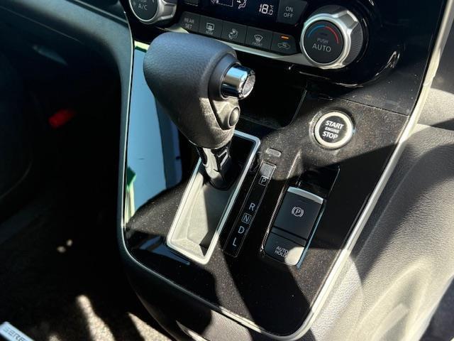 セレナ ハイウェイスター V フリップダウンモニター 純正10型ナビ 全方位カメラ プロパイロット ブラインドスポットモニター エマージェンシーブレーキ 両側パワースライドドア デジタルミラー シートヒーター ドラレコ ETC(17枚目)
