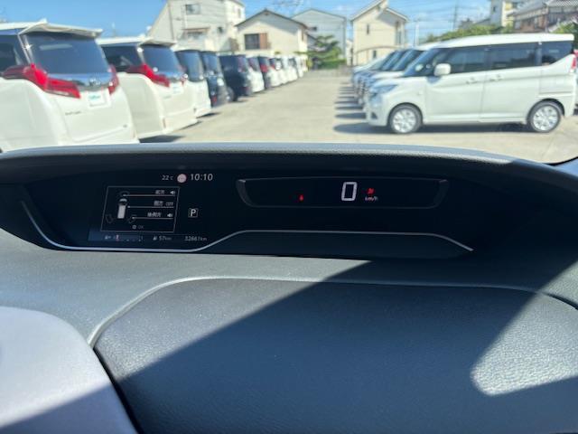 セレナ ハイウェイスター V フリップダウンモニター 純正10型ナビ 全方位カメラ プロパイロット ブラインドスポットモニター エマージェンシーブレーキ 両側パワースライドドア デジタルミラー シートヒーター ドラレコ ETC(19枚目)