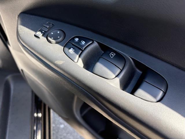 セレナ ハイウェイスター V フリップダウンモニター 純正10型ナビ 全方位カメラ プロパイロット ブラインドスポットモニター エマージェンシーブレーキ 両側パワースライドドア デジタルミラー シートヒーター ドラレコ ETC(20枚目)