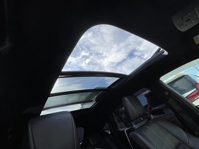 ハリアー プレミアム　９型ＡＬＰＡＮＥナビ　サンルーフ　モデリスタ　バックカメラ　９型プライベートモニター　クルコン　衝突被害軽減システム　レーンキープアシスト　横滑り防止装置　電動リアゲート　ビルトインＥＴＣ（8枚目）
