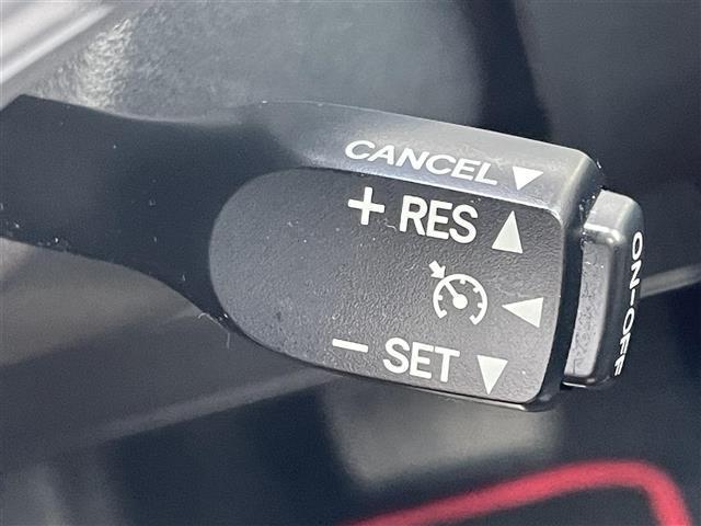ハリアー プレミアム　９型ＡＬＰＡＮＥナビ　サンルーフ　モデリスタ　バックカメラ　９型プライベートモニター　クルコン　衝突被害軽減システム　レーンキープアシスト　横滑り防止装置　電動リアゲート　ビルトインＥＴＣ（10枚目）