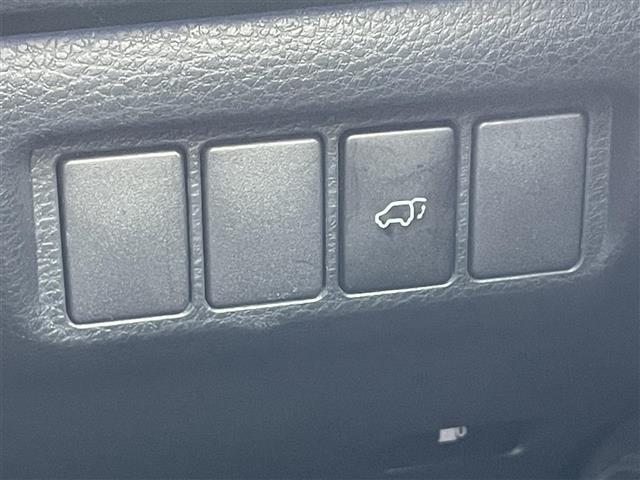 ハリアー プレミアム　９型ＡＬＰＡＮＥナビ　サンルーフ　モデリスタ　バックカメラ　９型プライベートモニター　クルコン　衝突被害軽減システム　レーンキープアシスト　横滑り防止装置　電動リアゲート　ビルトインＥＴＣ（12枚目）