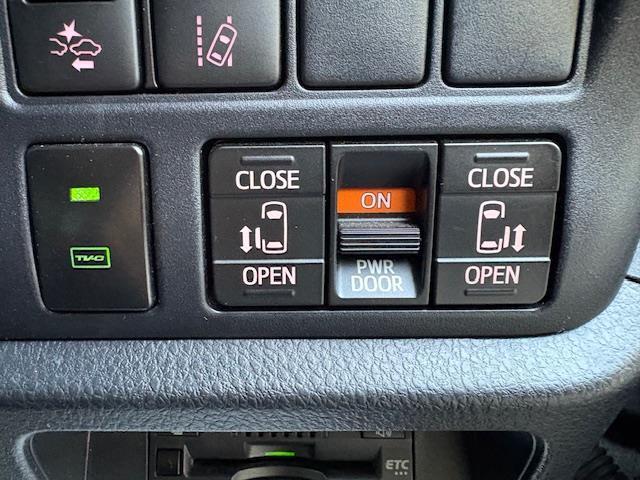 ヴォクシー ZS 煌III 純正9型ナビ フルセグ 両側パワースライドドア デジタルインナーミラー トヨタセーフティセンス ハーフレザーシート ビルトインETC LEDヘッドライト クラランスソナー スマートキー 純正AW(8枚目)