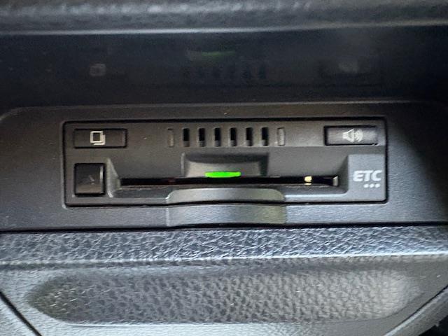 ヴォクシー ZS 煌III 純正9型ナビ フルセグ 両側パワースライドドア デジタルインナーミラー トヨタセーフティセンス ハーフレザーシート ビルトインETC LEDヘッドライト クラランスソナー スマートキー 純正AW(10枚目)