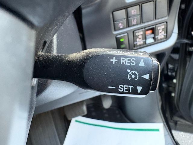 ヴォクシー ZS 煌III 純正9型ナビ フルセグ 両側パワースライドドア デジタルインナーミラー トヨタセーフティセンス ハーフレザーシート ビルトインETC LEDヘッドライト クラランスソナー スマートキー 純正AW(11枚目)
