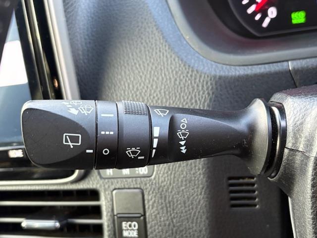 ヴォクシー ZS 煌III 純正9型ナビ フルセグ 両側パワースライドドア デジタルインナーミラー トヨタセーフティセンス ハーフレザーシート ビルトインETC LEDヘッドライト クラランスソナー スマートキー 純正AW(14枚目)