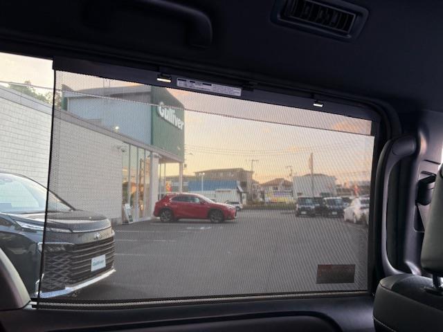 ヴォクシー ZS 煌III 純正9型ナビ フルセグ 両側パワースライドドア デジタルインナーミラー トヨタセーフティセンス ハーフレザーシート ビルトインETC LEDヘッドライト クラランスソナー スマートキー 純正AW(18枚目)