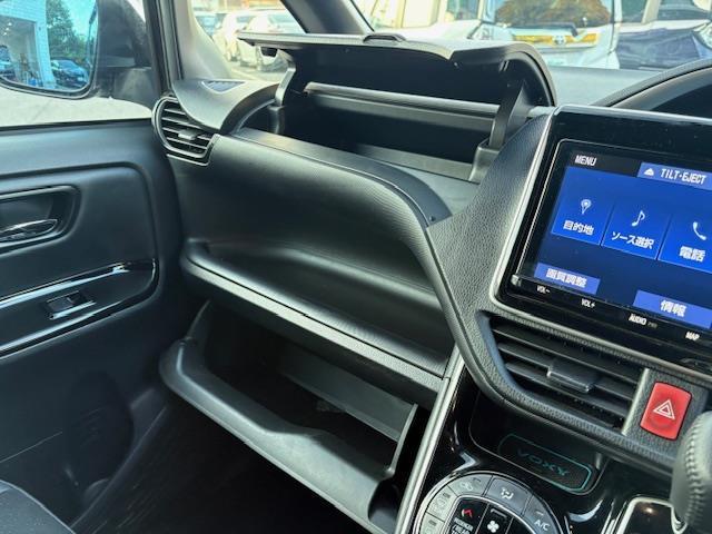 ヴォクシー ZS 煌III 純正9型ナビ フルセグ 両側パワースライドドア デジタルインナーミラー トヨタセーフティセンス ハーフレザーシート ビルトインETC LEDヘッドライト クラランスソナー スマートキー 純正AW(19枚目)