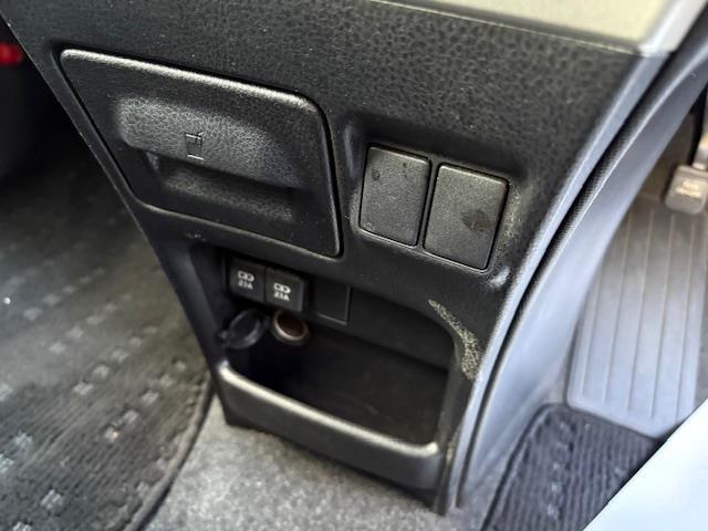 ヴォクシー ZS 煌III 純正9型ナビ フルセグ 両側パワースライドドア デジタルインナーミラー トヨタセーフティセンス ハーフレザーシート ビルトインETC LEDヘッドライト クラランスソナー スマートキー 純正AW(22枚目)