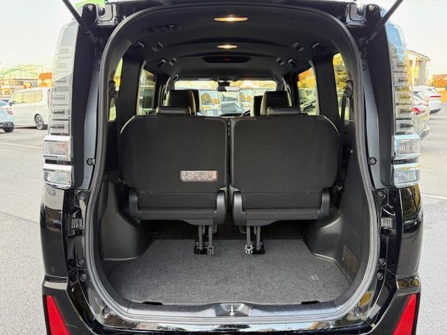 ヴォクシー ZS 煌III 純正9型ナビ フルセグ 両側パワースライドドア デジタルインナーミラー トヨタセーフティセンス ハーフレザーシート ビルトインETC LEDヘッドライト クラランスソナー スマートキー 純正AW(30枚目)