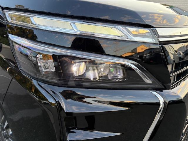 ヴォクシー ZS 煌III 純正9型ナビ フルセグ 両側パワースライドドア デジタルインナーミラー トヨタセーフティセンス ハーフレザーシート ビルトインETC LEDヘッドライト クラランスソナー スマートキー 純正AW(32枚目)