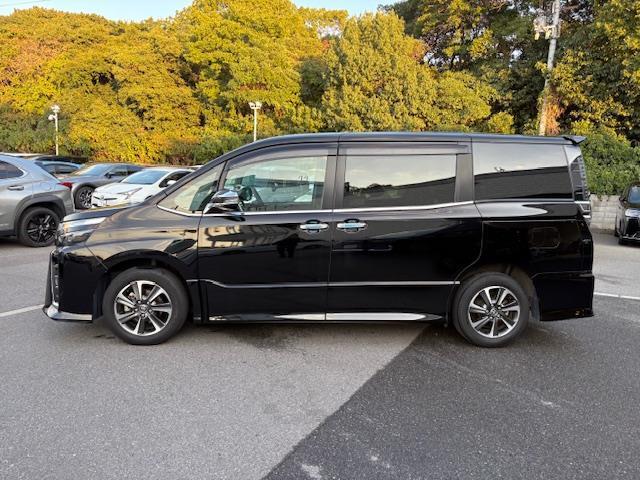 ヴォクシー ZS 煌III 純正9型ナビ フルセグ 両側パワースライドドア デジタルインナーミラー トヨタセーフティセンス ハーフレザーシート ビルトインETC LEDヘッドライト クラランスソナー スマートキー 純正AW(39枚目)