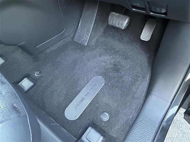 ヴォクシー S-Z 10.5型ナビ 14型後席モニター 両側パワースライドドア レーダークルーズコントロール 衝突被害軽減システム レーンキープアシスト 横滑り防止装置 コーナーセンサー シートヒーター(23枚目)