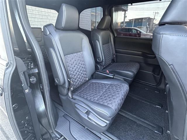 ヴォクシー S-Z 10.5型ナビ 14型後席モニター 両側パワースライドドア レーダークルーズコントロール 衝突被害軽減システム レーンキープアシスト 横滑り防止装置 コーナーセンサー シートヒーター(27枚目)