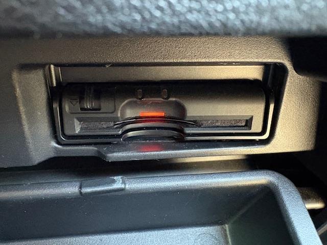 セレナ G フリップダウンモニター 純正9型ナビ アラウンドビューモニター プロパイロット デジタルミラー 両側パワースライドドア エマージェンシーブレーキ パーキングアシスト 追従クルコン ドラレコ ETC(14枚目)