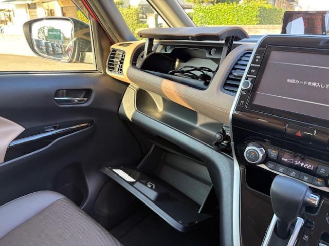 セレナ G フリップダウンモニター 純正9型ナビ アラウンドビューモニター プロパイロット デジタルミラー 両側パワースライドドア エマージェンシーブレーキ パーキングアシスト 追従クルコン ドラレコ ETC(22枚目)