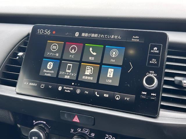 フィット ｅ：ＨＥＶホーム　純正９型ディスプレイオーディオ　バックカメラ　衝突被害軽減システム　レーンキープアシスト　コーナーセンサー　アダクティブクルーズコントロール　純正ドライブレコーダー　純正ＥＴＣ　ＬＥＤヘッドライト（2枚目）