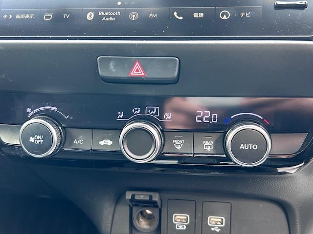 フィット ｅ：ＨＥＶホーム　純正９型ディスプレイオーディオ　バックカメラ　衝突被害軽減システム　レーンキープアシスト　コーナーセンサー　アダクティブクルーズコントロール　純正ドライブレコーダー　純正ＥＴＣ　ＬＥＤヘッドライト（8枚目）