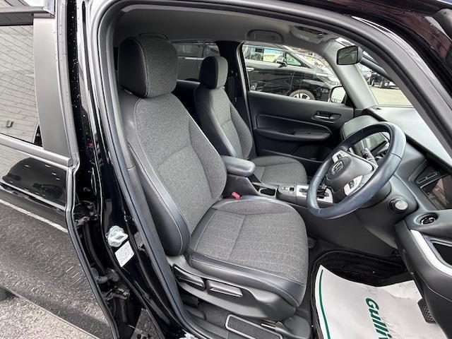 フィット ｅ：ＨＥＶホーム　純正９型ディスプレイオーディオ　バックカメラ　衝突被害軽減システム　レーンキープアシスト　コーナーセンサー　アダクティブクルーズコントロール　純正ドライブレコーダー　純正ＥＴＣ　ＬＥＤヘッドライト（11枚目）