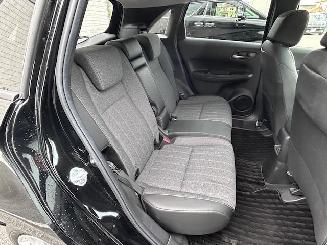 フィット ｅ：ＨＥＶホーム　純正９型ディスプレイオーディオ　バックカメラ　衝突被害軽減システム　レーンキープアシスト　コーナーセンサー　アダクティブクルーズコントロール　純正ドライブレコーダー　純正ＥＴＣ　ＬＥＤヘッドライト（12枚目）