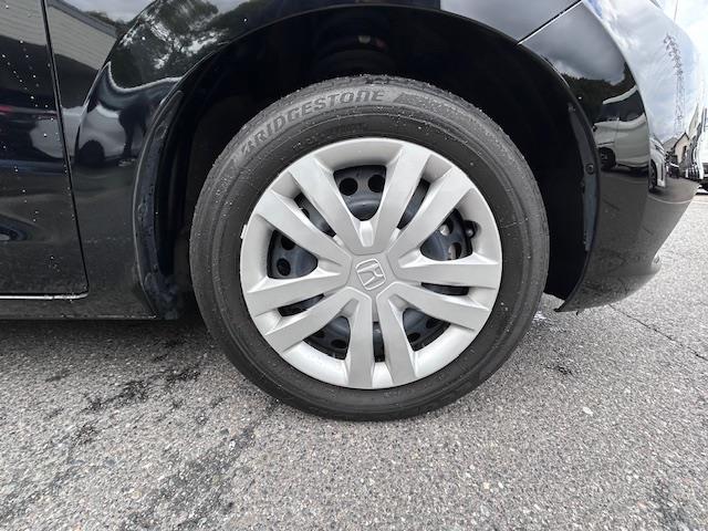 フィット ｅ：ＨＥＶホーム　純正９型ディスプレイオーディオ　バックカメラ　衝突被害軽減システム　レーンキープアシスト　コーナーセンサー　アダクティブクルーズコントロール　純正ドライブレコーダー　純正ＥＴＣ　ＬＥＤヘッドライト（14枚目）