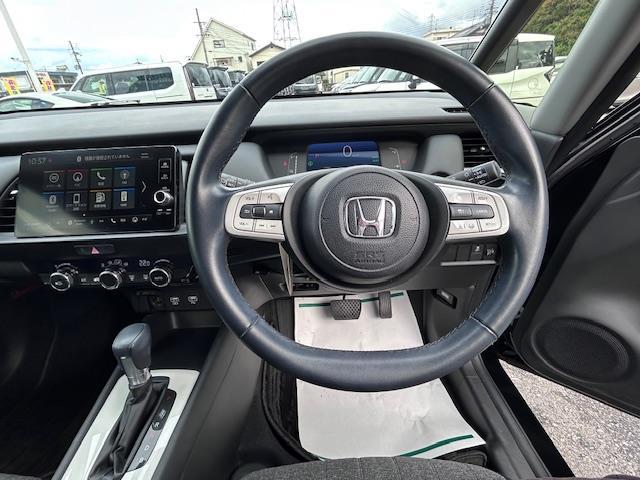 フィット ｅ：ＨＥＶホーム　純正９型ディスプレイオーディオ　バックカメラ　衝突被害軽減システム　レーンキープアシスト　コーナーセンサー　アダクティブクルーズコントロール　純正ドライブレコーダー　純正ＥＴＣ　ＬＥＤヘッドライト（21枚目）