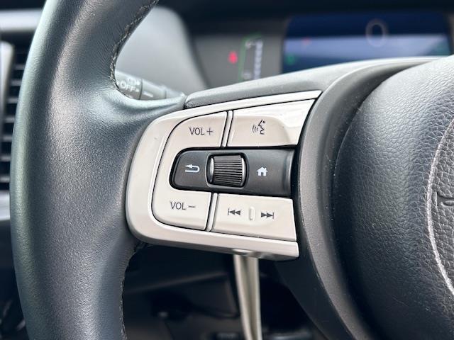 フィット ｅ：ＨＥＶホーム　純正９型ディスプレイオーディオ　バックカメラ　衝突被害軽減システム　レーンキープアシスト　コーナーセンサー　アダクティブクルーズコントロール　純正ドライブレコーダー　純正ＥＴＣ　ＬＥＤヘッドライト（22枚目）